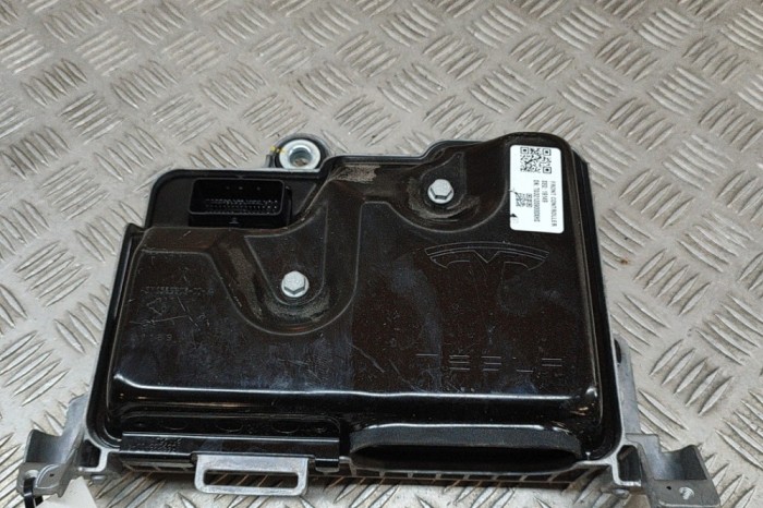 TESLA MODEL 3 2021 OEM: 1569303-00-A,1569236-00-A SKU: 27150398