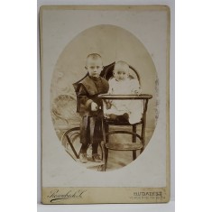 STUDIO ROSENBACH , BUDAPESTA , DOI COPII IN STUDIO , FOTOGRAFIE CABINET , SFARSITUL SEC. XX