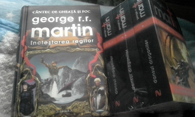 GEORGE R.R.MARTIN//DANSUL DRAGONILOR /INCLESTAREA REGILOR(CARTONATA) foto