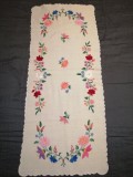 Napron centru de masa mileu vechi cusut brodat broderie cusatura manuala ungureasca maghiara Kalocsai