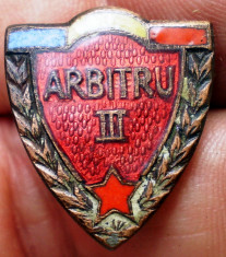 I.169 INSIGNA SPORTIVA ROMANIA ARBITRU CATEGORIA III h20mm email foto