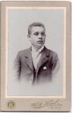 Fotografie tip CDV - perioada interbelica, reprezentand un barbat