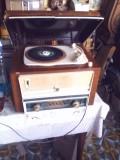 Radio vechi pe lampi Radiola Type RA347A An 1954-55 cu pickup