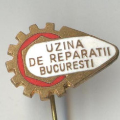 Insigna veche Industrie Romaneasca Uzina de Reparatii Bucuresti 1970