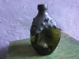Sticla verde imbracata cu staniu model deosebit / Sticla veche de colectie !