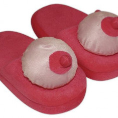 Țâțoșii - Papuci în formă de sâni