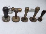 Lot 5 suporti stampile sau sigilii vechi, din bronz. Stampila veche de bronz.