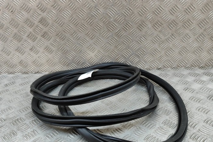 Garnitura ușă dreapta spate CITRO&Euml;N C5 AIRCROSS 2021 OEM: 9816902580 | 26912212