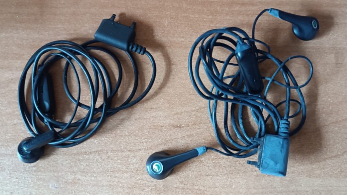 Căști (in-ear) originale Sony-Ericsson (conector Sony-Ericsson) 8 pini