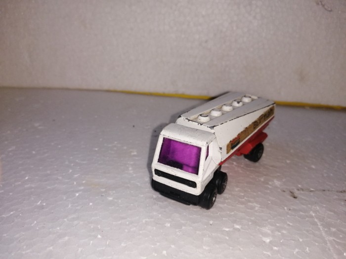bnk jc Matchbox 63d Freeway Gas Tanker Burmah