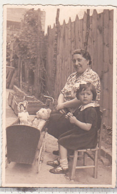 bnk foto Fetita - carucior cu papusa si ursulet - 1941 foto