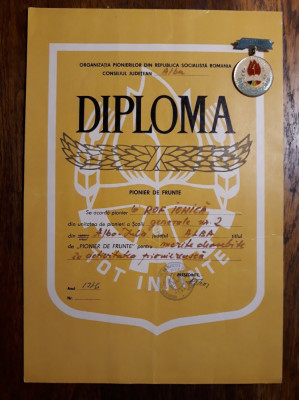 DIPLOMA SI INSIGNA PIONIER DE FRUNTE - ANUL 1976 - RARITATE foto