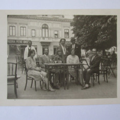 Carte poștală foto 140x88 mm:Bodega Gambrinus,frizeria Petre Ionescu anii 30