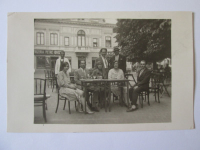 Carte poștală foto 140x88 mm:Bodega Gambrinus,frizeria Petre Ionescu anii 30 foto