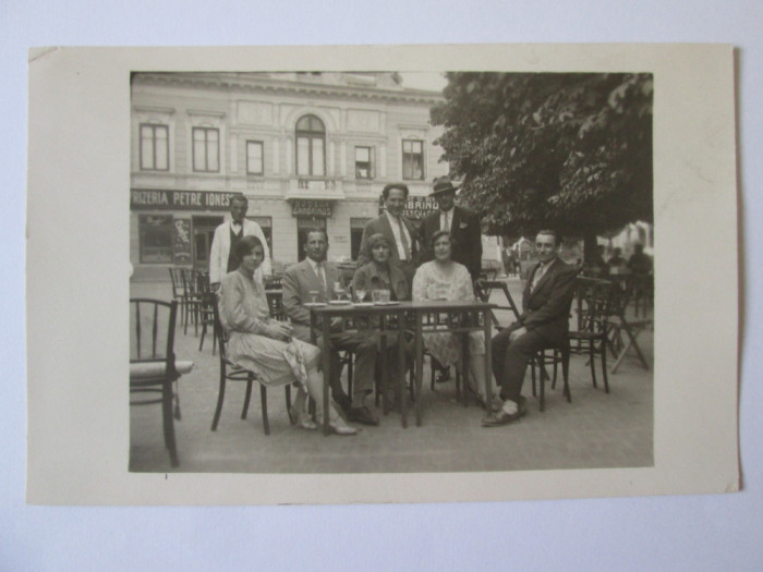 Carte poștală foto 140x88 mm:Bodega Gambrinus,frizeria Petre Ionescu anii 30