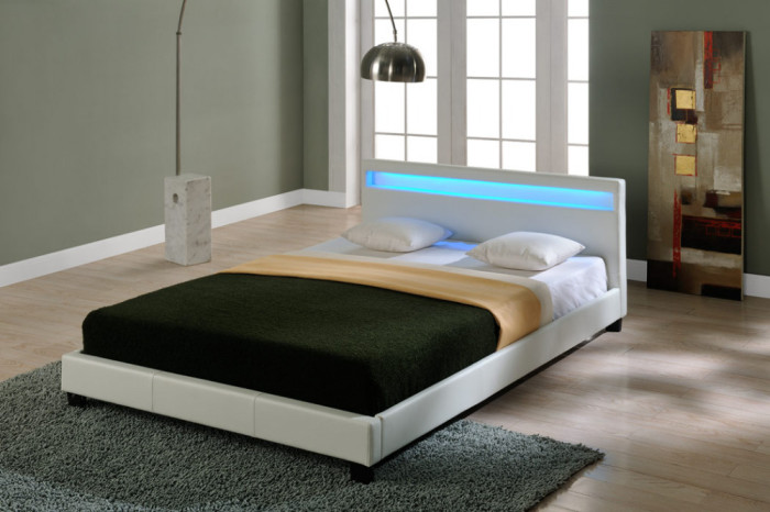 Pat dormitor Lana17 tapitat cu LED 160x200cm alb Corium HausGarden Leisure