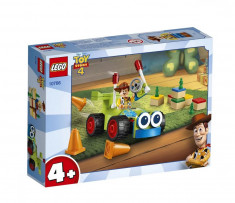 Set de constructie LEGO Juniors Woody si RC foto