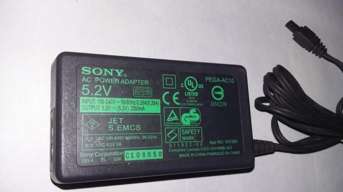 INCARCATOR SONY PEGA AC10 LA 5,2V-2000mA