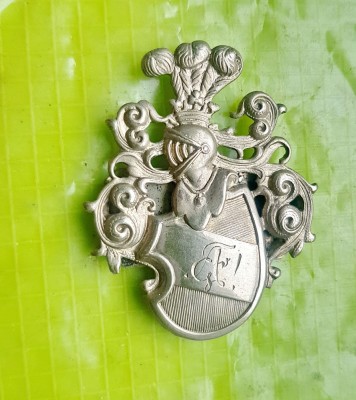 F464-Insigna aplica mica veche Cavaler Medieval personalizata FB sau BF alpaca. foto
