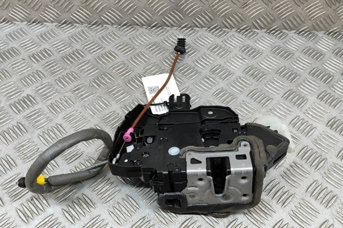&Icirc;ncuietoare ușă dreapta spate MERCEDES-BENZ C W206 2023 OEM: A0997308601 28033075