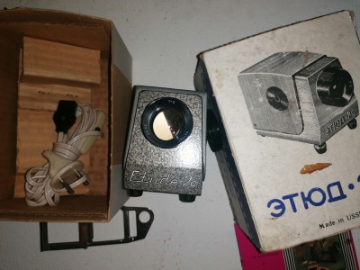 PROIECTOR PENTRU DIAPOZITIVE ETUDE 2 C NEFOLOSIT IN CUTIE - IMPECABIL FUNCTIONAL foto