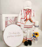 Set Costum National pentru baieti Victoras 8: lumanare , trusou si cutie botez traditional