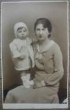 Mama in brate cu copilul// foto tip CP, F.A. Brand Ploesti, Romania 1900 - 1950, Portrete