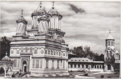 bnk cp Biserica episcopala din Curtea de Arges - Vedere - necirculata foto