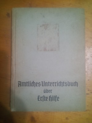 Amtliches unterrichtsbuch uber erfte hilfe ( Manual oficial de prim ajutor) foto