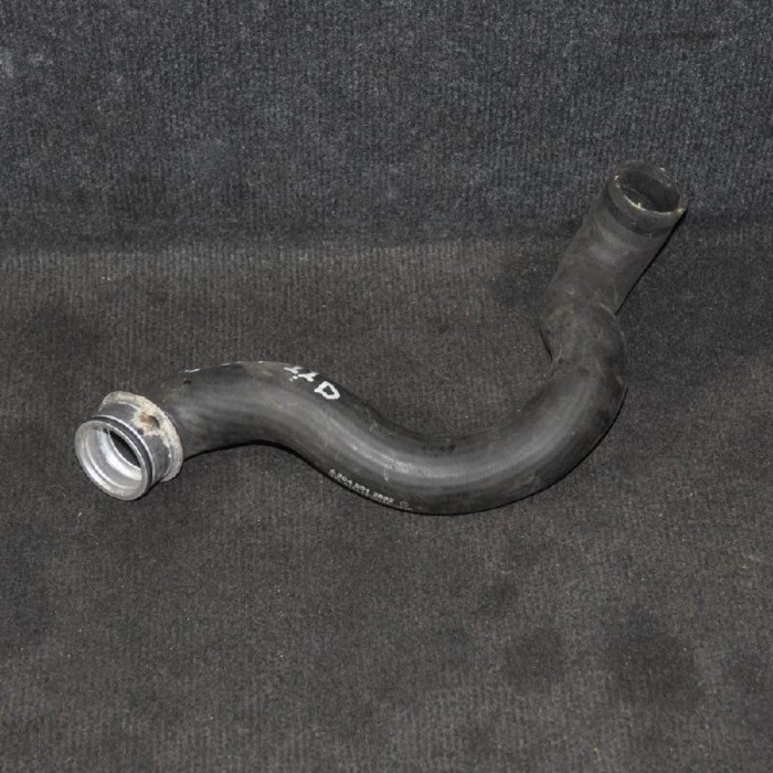 Furtun radiator răcire dreapta MERCEDES-BENZ C W204 2013 OEM: A2045013082 2158778