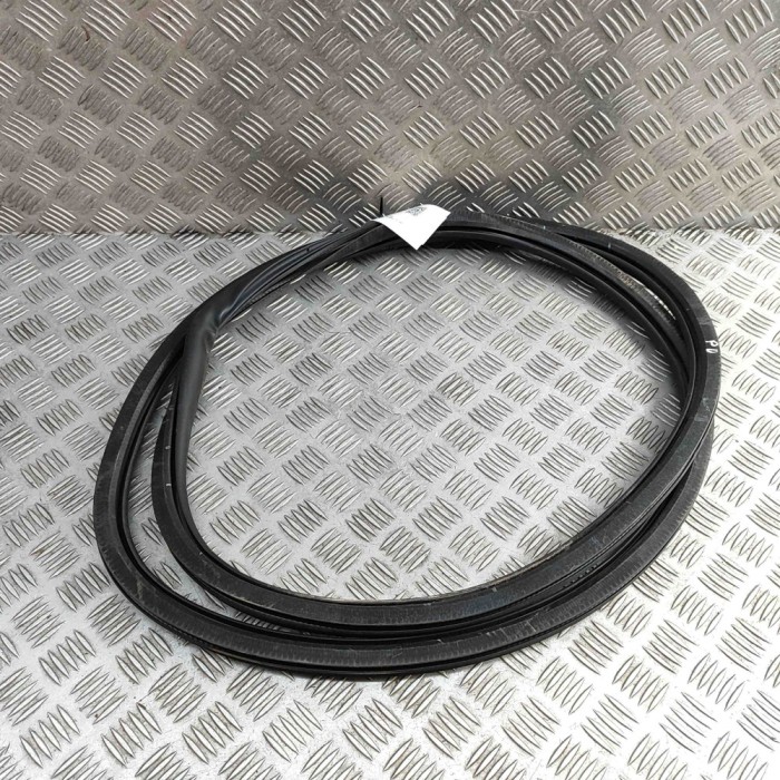 Garnitura ușă dreapta față OPEL MOKKA 2024 OEM: 9835740980