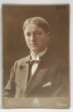 FOTO WEISS , IASI , TANAR CU COSTUM SI PAPION , FOTO CABINET , 1908