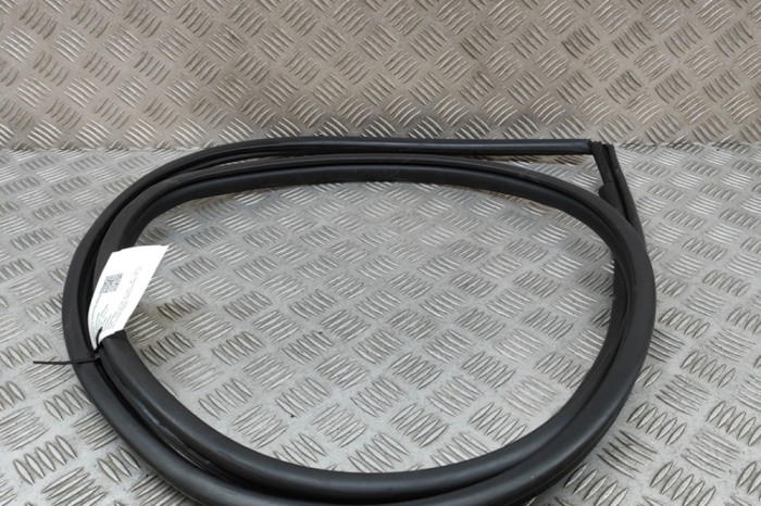 Garnitura ușă dreapta față LEXUS UX _AA1_, _AH1_, _MA1_ 2020 OEM: 67861-76020 | 28076339