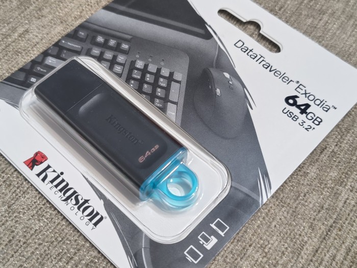Stick USB 64GB nou cu Windows 11 sau Windows 10 de la Microsoft, bootabil, licenta gratuita fara cod pentru functii full necesar cumparare cod separat