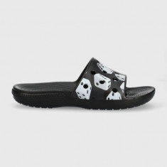 Crocs papuci Classic Dice Print Slide femei, culoarea negru, 208769