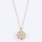 Colier auriu cu pandantiv floare