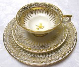 SET MIC DEJUN ELFENBEIN PORTELAN BAVARIA CU DECOR AURIT MASIV CEASCA CAFEA CU FARFURII