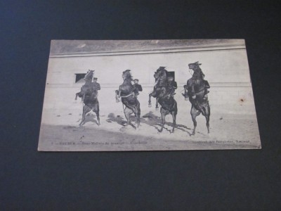 Școala de Cavalerie &amp;bdquo;Courbette&amp;rdquo; din Saumur Carte Poștală Vintage Franța (posibil perioada 1900-1950) foto