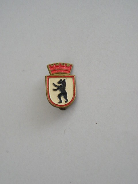 QW9 N4 16 - insigna - ursul bavarez cu coroana