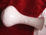 VAZA PORTELAN ROYAL KPM BAVARIA LUCRATA MANUAL DECOR IN RELIEF 21 CM