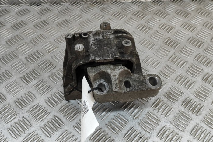 Suport motor dreapta VW PASSAT B7 362 2012 OEM: 1K0199262 29053407