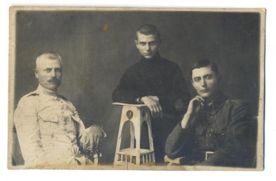 AD 1215 C. P. VECHE - OFITER CU SABIE, FIUL CEL MARE MILITAR SI FIUL CEL MIC foto