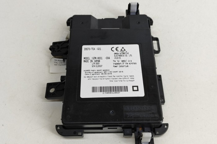 Stație de &icirc;ncărcare wireless HONDA CIVIC X Hatchback FC_, FK 2018 OEM: 39570-TEA-G01 | 27275267