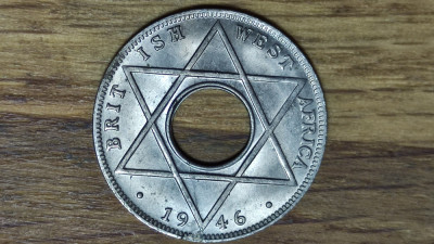 R08 Africa de Vest Britanica -moneda bijuterie coloniala- 1/10 penny 1946 cu-ni -UNC foto