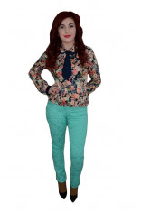Pantalon trendy, de culoare turcoaz, imprimeu abstract foto