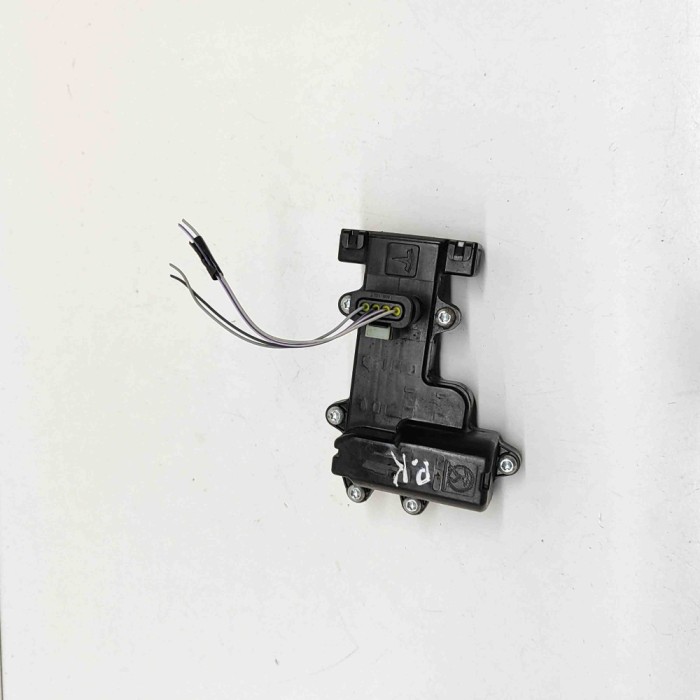 Modul de control ușă st&acirc;nga față TESLA MODEL X 2020 OEM: 1045353-00-B 29812317