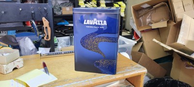 Cutie Metal Cafea Lavazza #A7469han foto