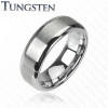 Inel argintiu din tungsten - dungă șlefuită pe mijloc, margini lucioase - Marime inel: 56, Grosime: 6 mm