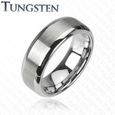 Inel argintiu din tungsten - dungă șlefuită pe mijloc, margini lucioase - Marime inel: 49, Grosime: 6 mm