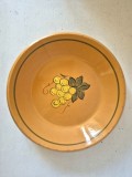 Platou adanc ceramica pictat manual strugure 26cm, vintage retro decor bucatarie rustica, farfurie mare lut pentru fructe, colectie